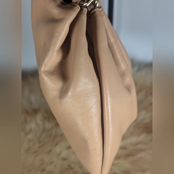 Valentino Garavani Bebop Loop beige handle clutch bag - Picture 4 of 10